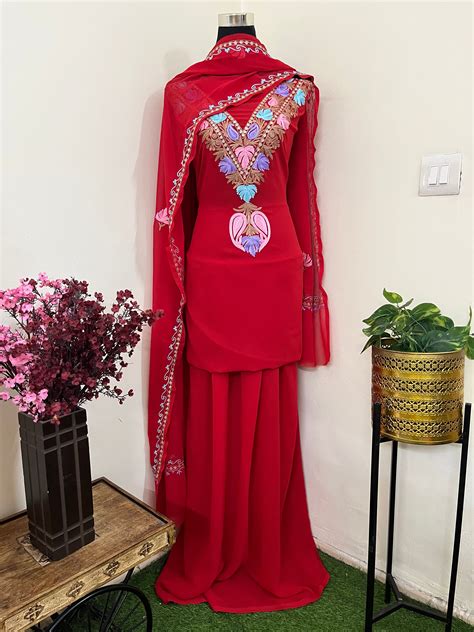 Red Georgette 3 Pc Aari Embroidered Suit Set – Saugaat Station