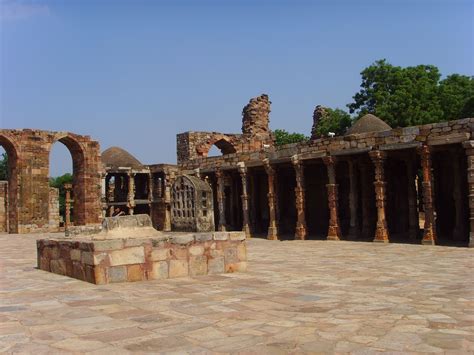 Qutab Minar Historical Facts and Pictures | The History Hub