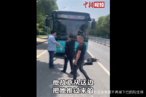 情侣吵架男子将女友推向行驶中公交车，苏州警方通报_风闻