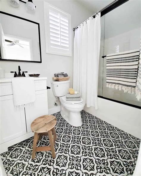 Black And White Mosaic Tile Bathroom Floor | Floor Roma