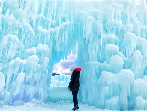 Ice Castles // Lincoln, New Hampshire | Wanderlust Beauty Dreams