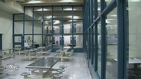 Inmates sue Santa Rita Jail and Aramark for forced labor | KTVU FOX 2
