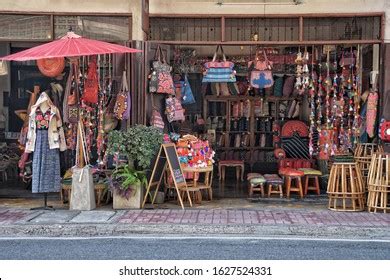 Local Street Shops 的图像结果
