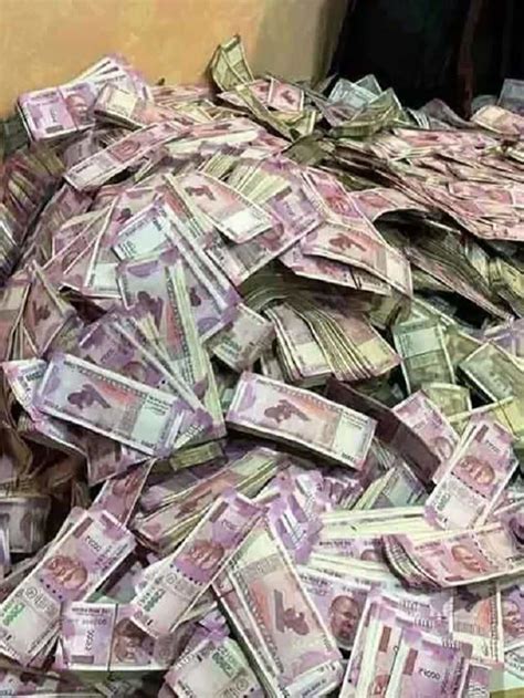 India's biggest IT raid: Rs 352 crore in cash seized!