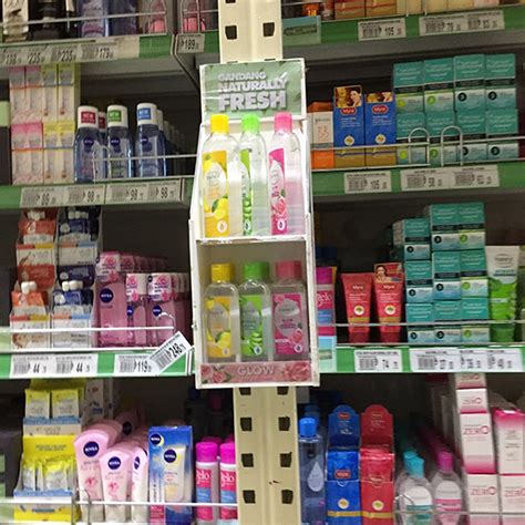 Electronics Store Shelf 的图像结果