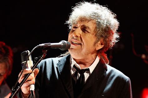 Listen to New Bob Dylan Song, ‘I Contain Multitudes’