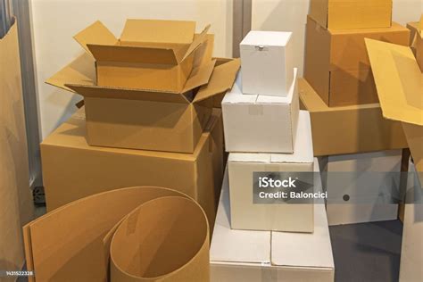 Cardboard Box Packaging Stock Photo - Download Image Now - 2022, Box ...