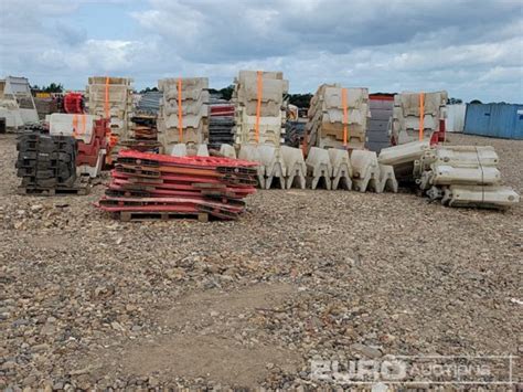 Pallet of Interlocking Water Filled Barriers , Pallet of Fencing Feet ...
