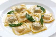 come cucinare i tortellini ricotta e spinaci ravioli ricotta e spinaci al burro e salvia ricetta completa come cucinare i tortellini ricotta e spinaci ravioli ricotta e spinaci al burro e salvia ricetta completa