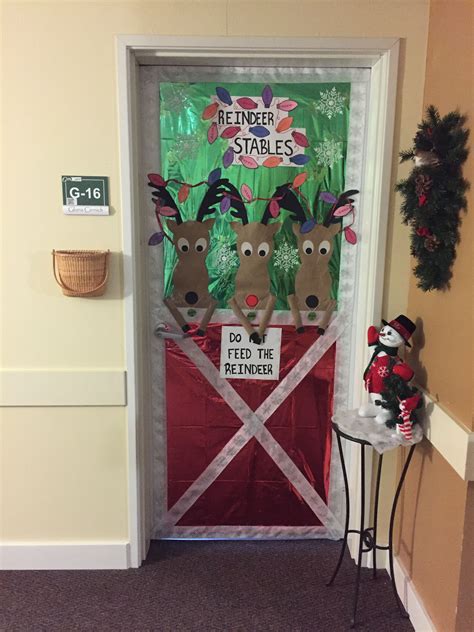 30+ Office Door Decorating Ideas For Christmas