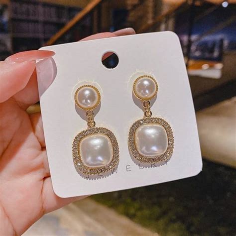 Earrings - Upto 50% to 80% OFF on Latest Earrings Designs Online For ...