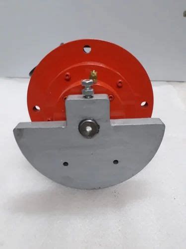Flange Vibrators - Center Flange Vibratory Motor Manufacturer from Thane