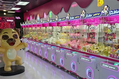 Claw Machine Front View 的图像结果