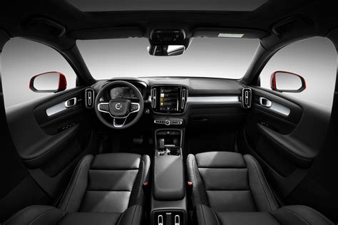 2026 Volvo XC40 SUV | Volvo Cars Ontario