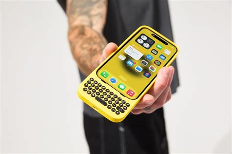 There's A Keyboard For The iPhone Now, And It Reminds Me Of My Old ...