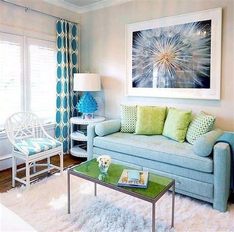 summer living room decor