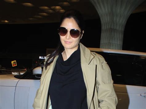 कैटरीना कैफ एयरपोर्ट पर स्टाइलिश अंदाज में आईं नज़र