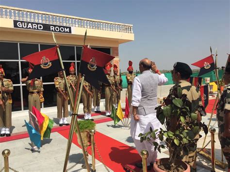 Union Home Minister Shri Rajnath Singh visited Munabao BOP in Barmer ...