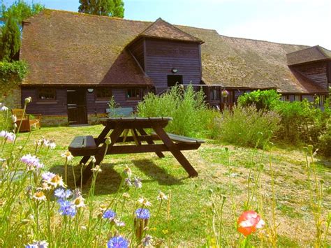 PUTTENHAM BARN BUNKHOUSE (Guildford, Surrey) - Hostel Reviews & Photos ...