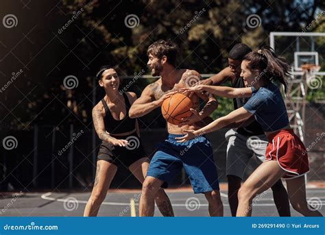 Playing Basketball 的图像结果