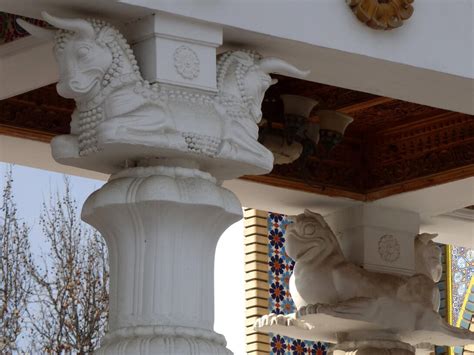 Small Stalinist splendors in Central Asia | Meer