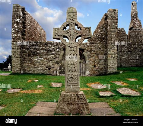 Clonmacnoise cross of the scriptures -Fotos und -Bildmaterial in hoher ...