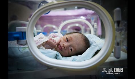 最镜头第十九期：早产儿的生命考验_凤凰江苏