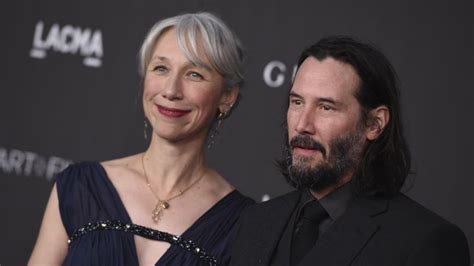 Keanu Reeves Walked Hand-In-Hand With His New Girlfriend - StarBiz.com