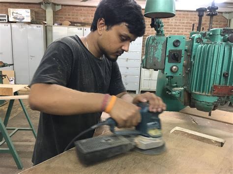 Making a Wooden Table 的图像结果