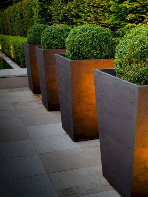 Beautiful 8 Modern Outdoor Planters for Your Front Porch | Jardin ...