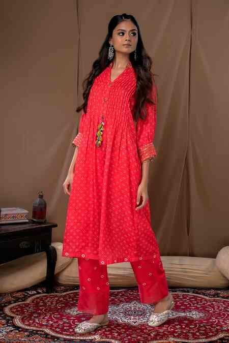 Buy Peach Cotton Silk Bandhani V Neck Pintucked Tunic And Pant Set For ...