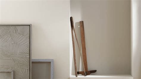 Reviewing Benjamin Moore's London Fog (1541) - Opple House