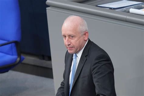 FDP fordert kontrollierte Freigabe von Cannabis - Hanfpolitik in ...