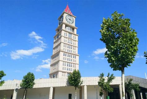 赣州有个标志性建筑，从英国运抵江西，是世界上最大的机械钟塔