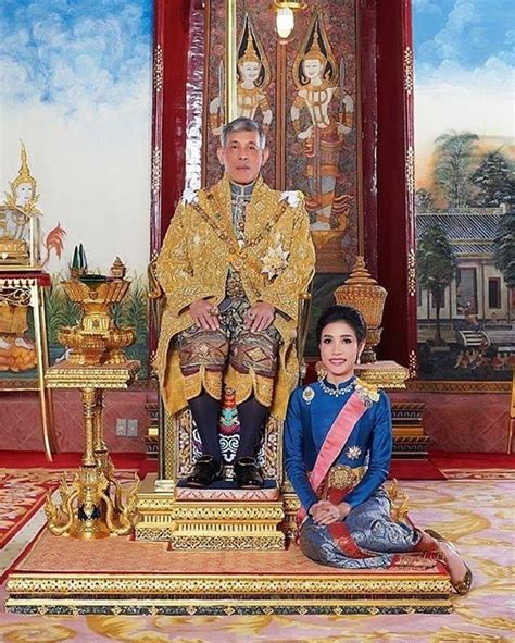 泰国王室公布国王和新晋贵妃官方照！34岁贵妃确实惊艳，完胜王后_妮娜