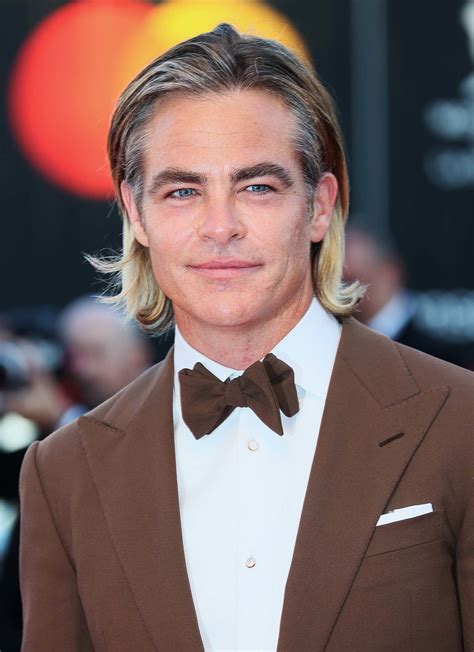 山根太高、臉很僵，Chris Pine 似乎整形過頭，網友直呼：「男神崩壞了！」 - A Day Magazine