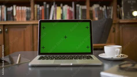 MacBook Green Screen Computer 的图像结果