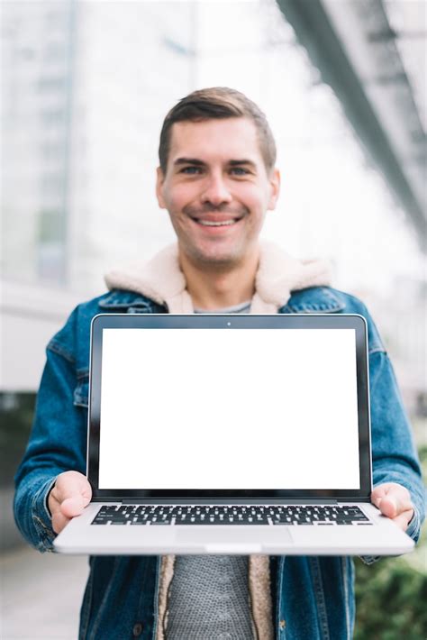 Man Laptop Mockup Изображения – скачать бесплатно на Freepik