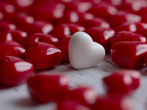 Download wallpaper 1280x960 heart, hearts, candy, macro, love standard ...