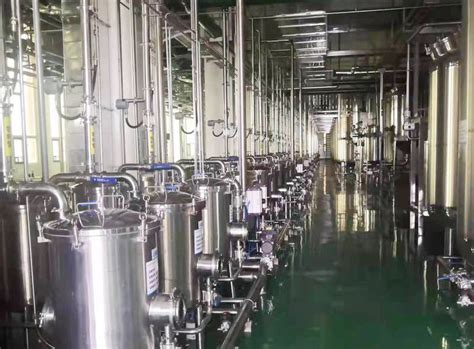 专业生产制瓶机厂商讲一讲怎样选择适合的机器设备_湖南华尔特今朝科技有限公司