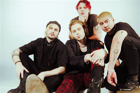5SOS unveil the very awesome cover for their debut book 