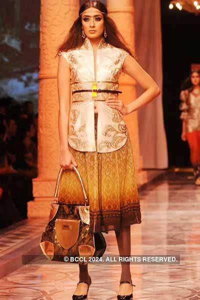 A model presents a creation by designer JJ Valaya during Day 5 of Wills ...