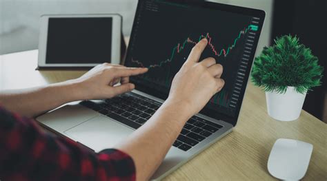 Forex Trading vs. Stock Trading: Key Differences | MilesWeb