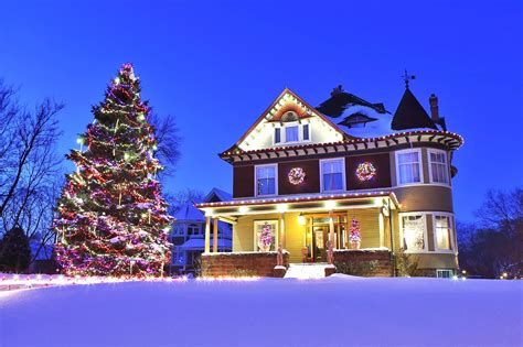 10 Best Places to Celebrate Christmas in the US - Where to Meet Santa ...