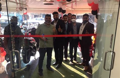 Piaggio Vehicles opens new two-wheeler dealership in Mumbai | Autocar ...