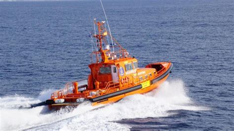 Dos morts i un desaparegut en el naufragi d'un pesquer a Cantàbria