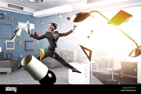 Computer Dancing Office 的图像结果