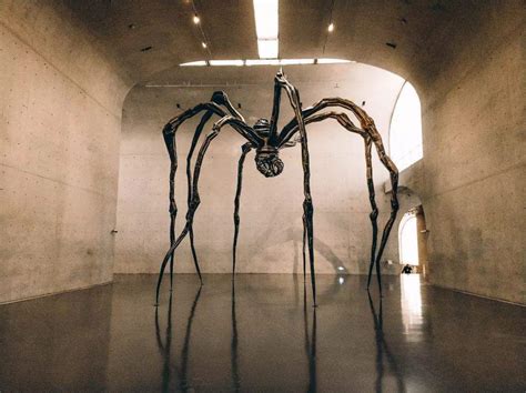 硕大的蜘蛛，是她心中的母亲形象，估价1.2-1.5亿港元上拍_雕塑装置_什么值得买