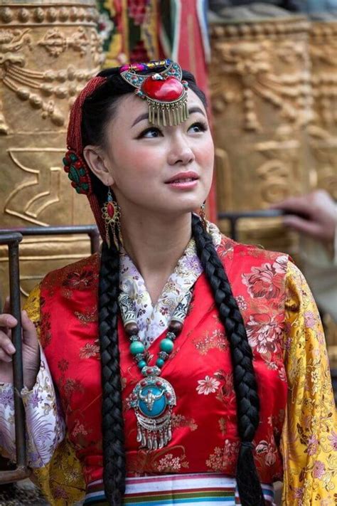 Portraits of People around the World 的图像结果