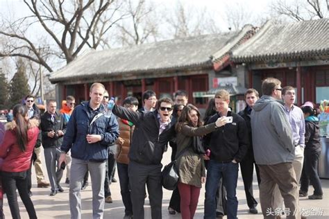 外国人来中国旅游，自称：中国景区什么都好，就是门票贵了点